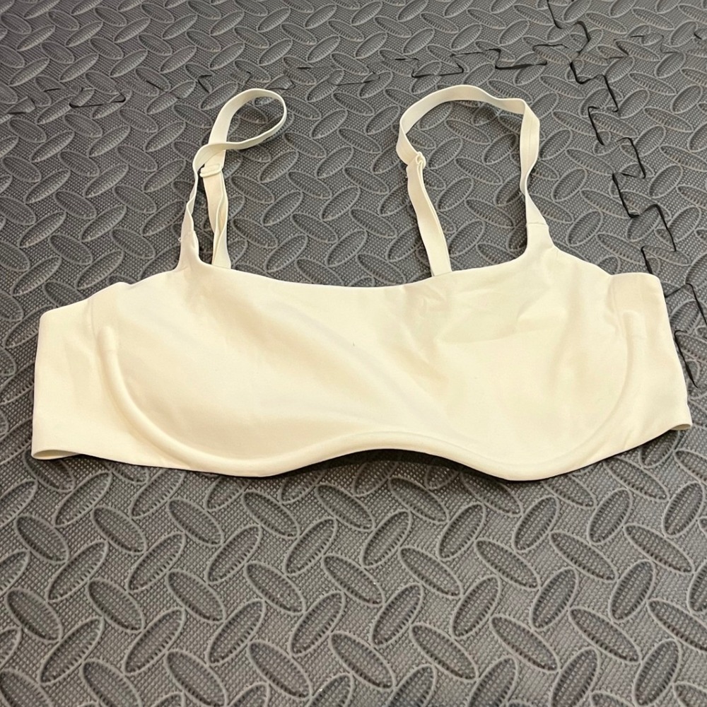 Athleta Vitaform Balconette‎ Bra Womens S White Underwire Adjustable Straps